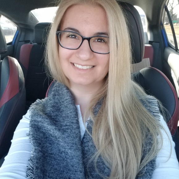 Meet your Posher, Laela - Picture 2 of 2